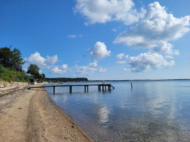 Ferienhäuser in Kelstrup mit Treppen zum Strand