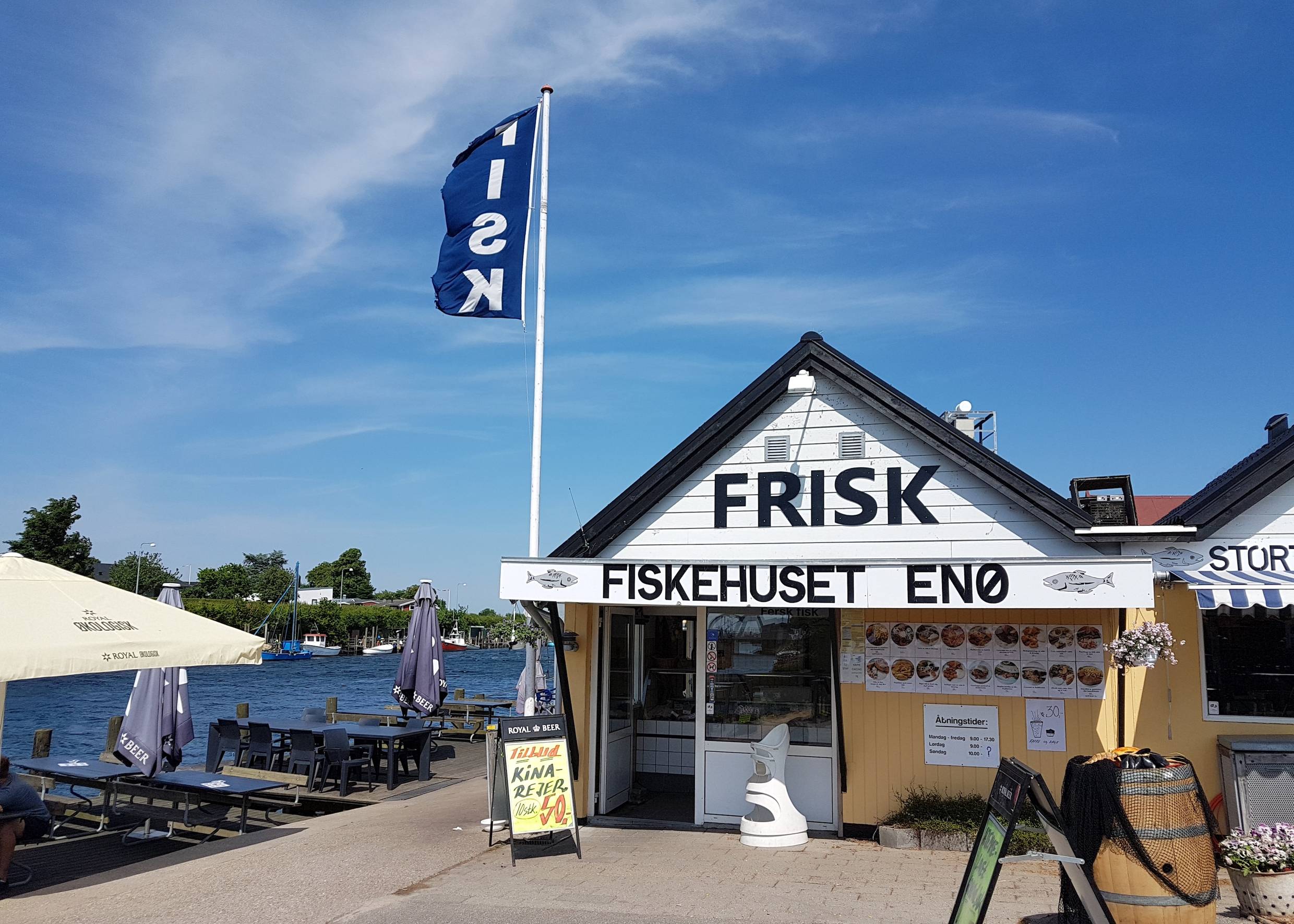 Fischgeschäft direkt am Kanal gelegen mit Außengastronomie
