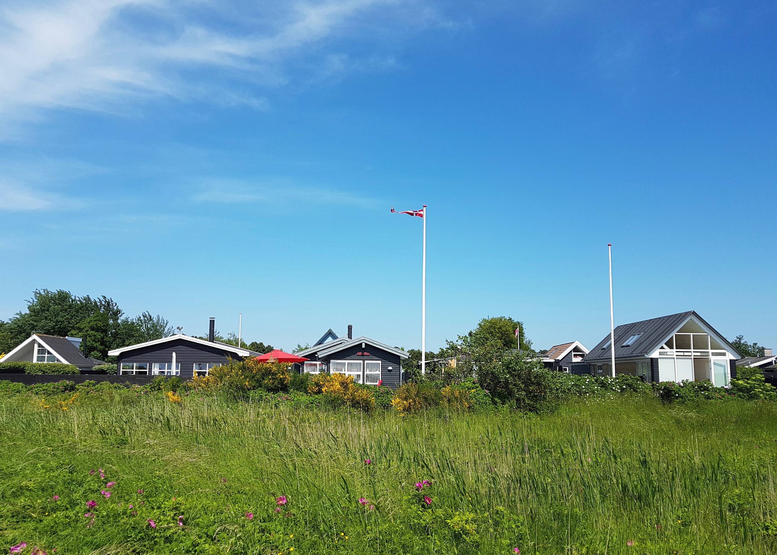 Kleine, sehr dicht stehende Ferienhäuser