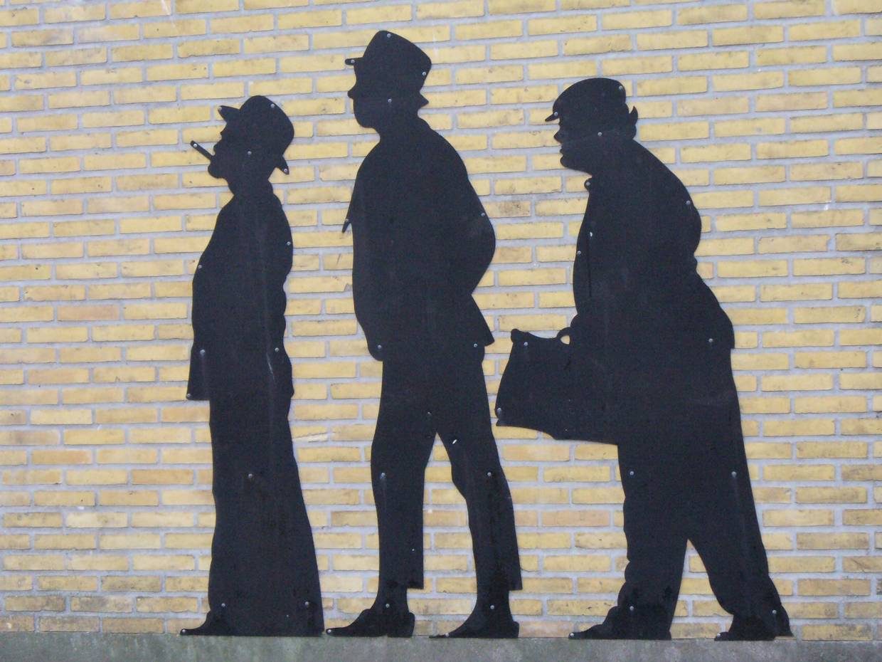 Schattenbild der Olsenbande an einer Hauswand