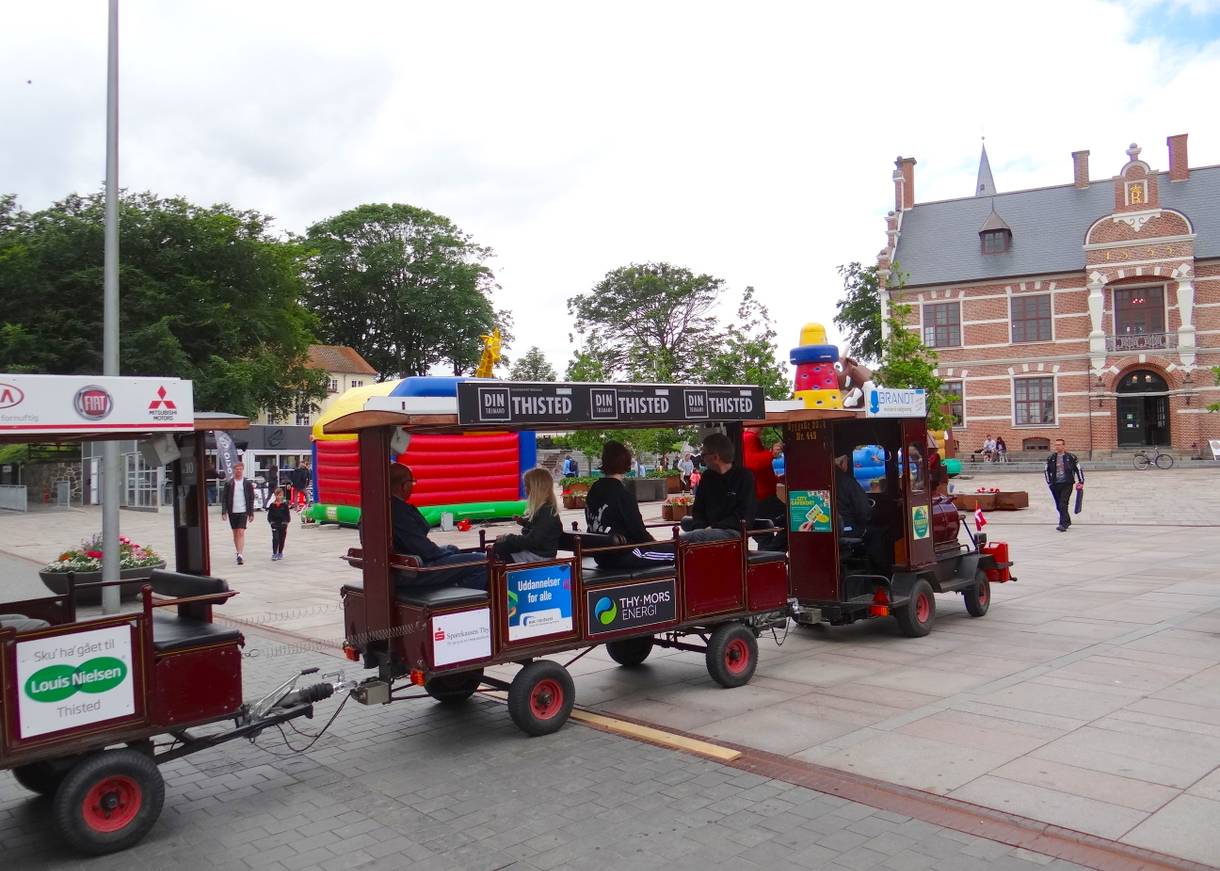 Kleiner Bummelzug für Touristen in der Stadt