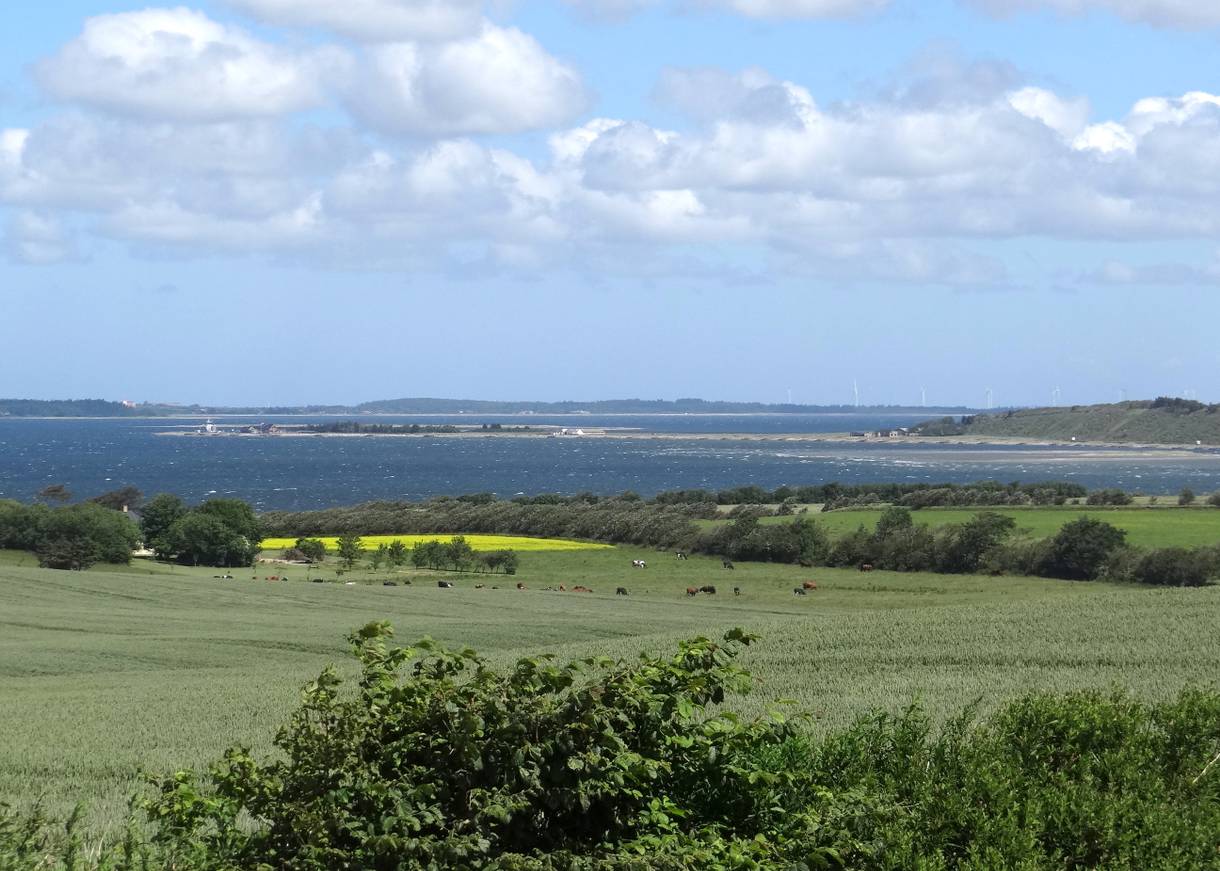 Aussicht auf den bergrücken am Feggesund