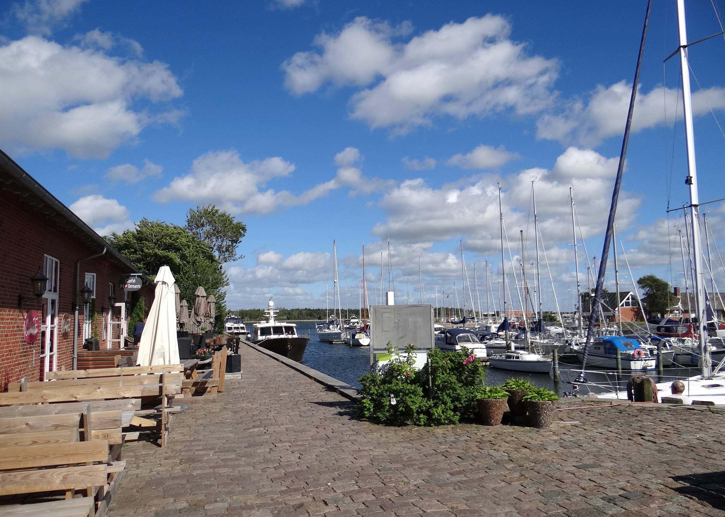 Restaurantterrasse am Hafen Nykøbing
