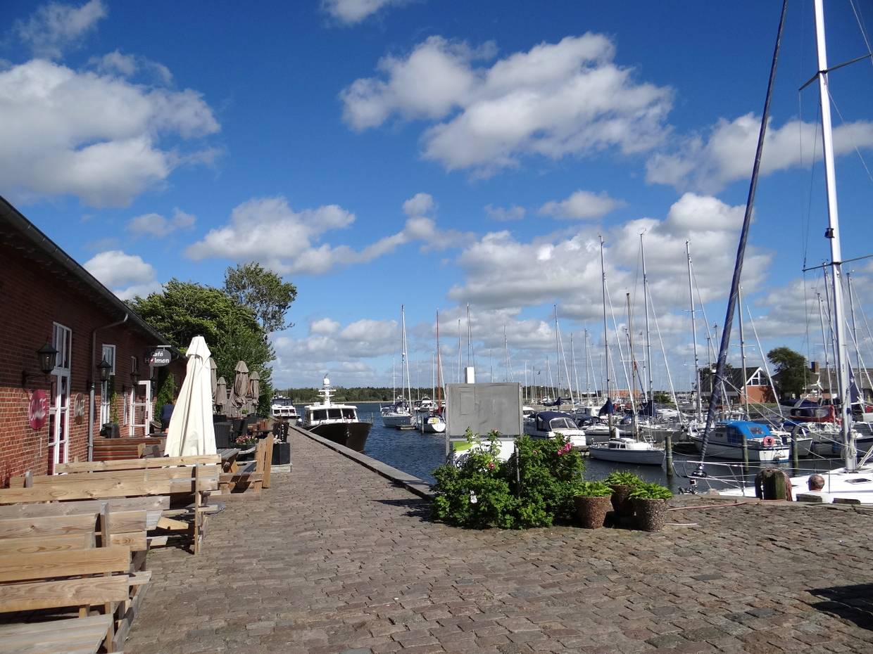 Restaurantterrasse am Hafen Nykøbing
