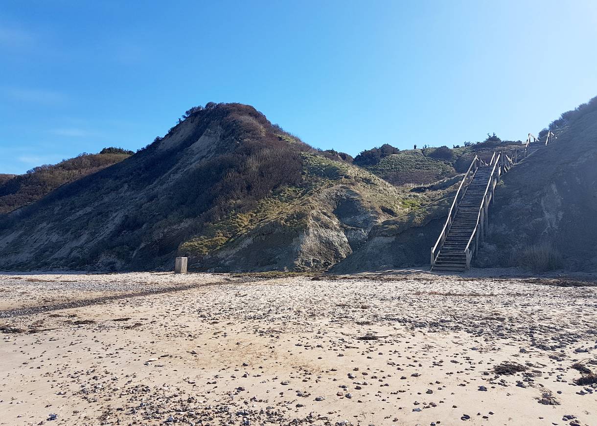 Strandzugang an der Treppe vom Ufer aus gesehen