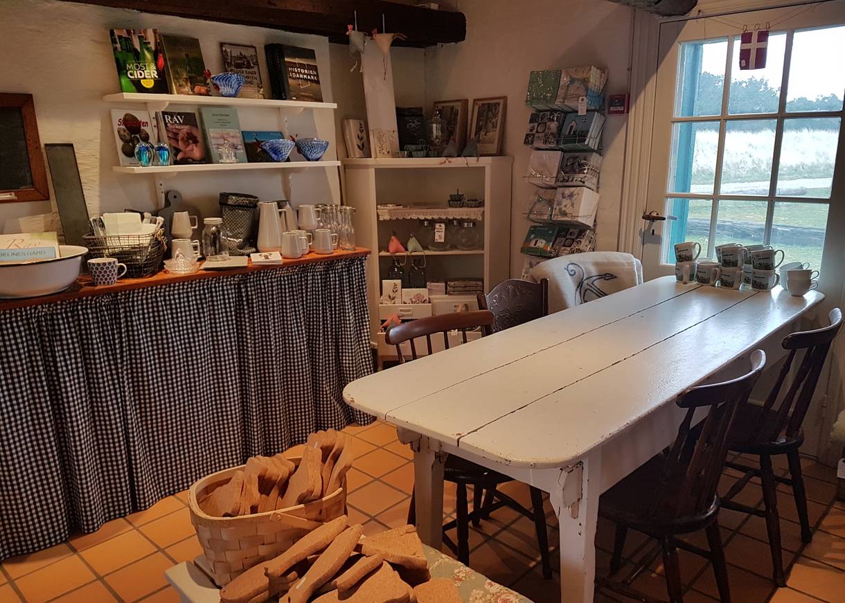 Museumsshop, der wie eine alte Küche eingerichtet ist
