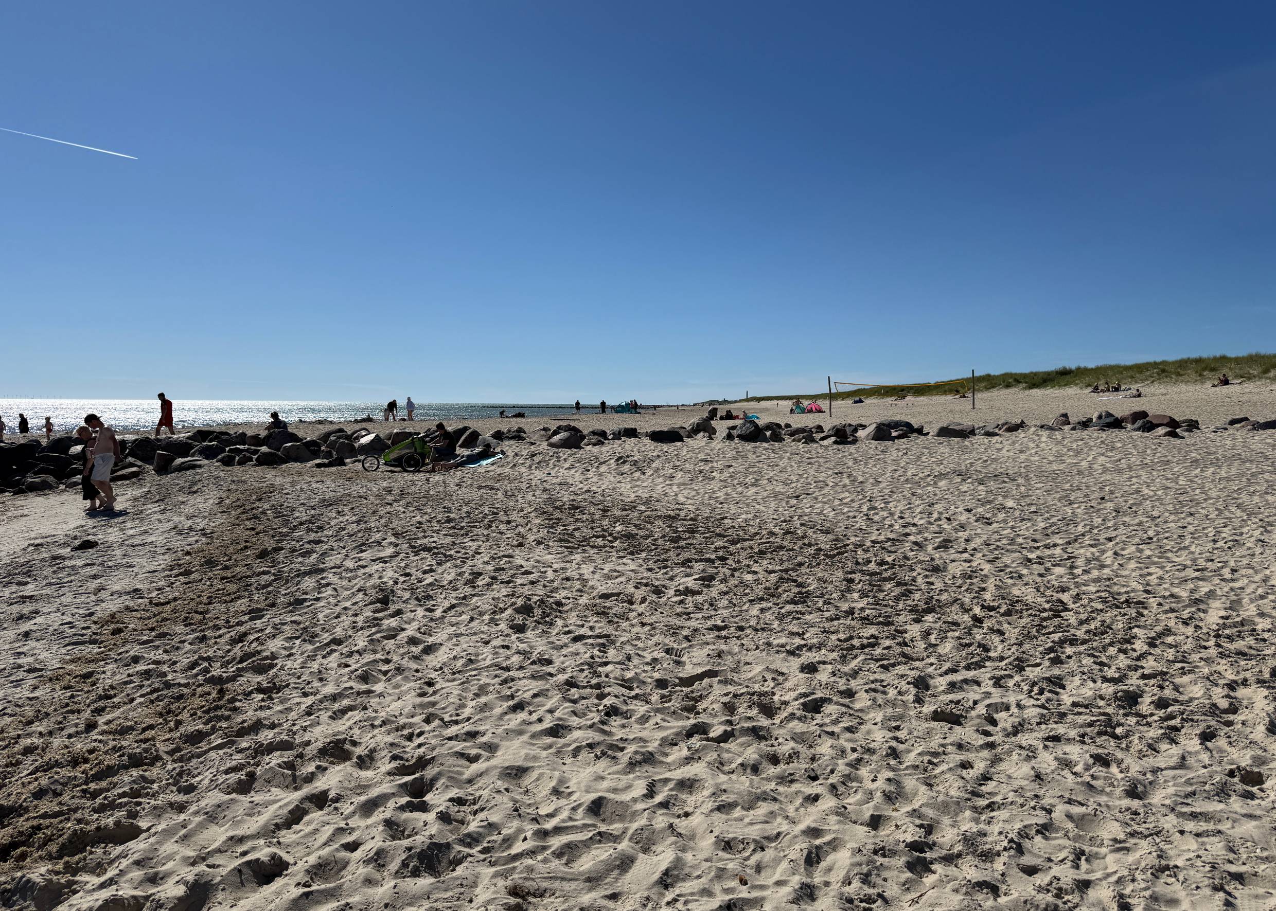 Sandstrand mit Badegästen
