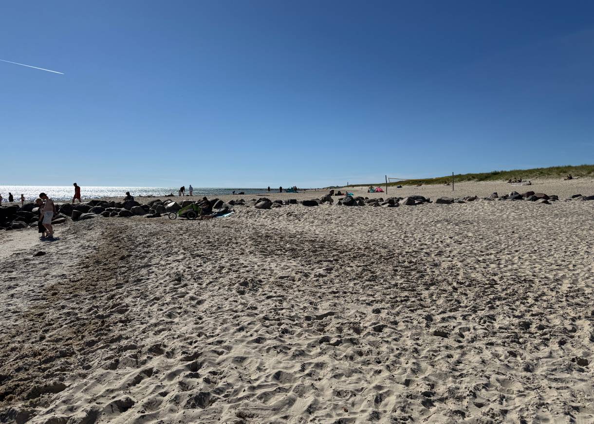 Sandstrand mit Badegästen