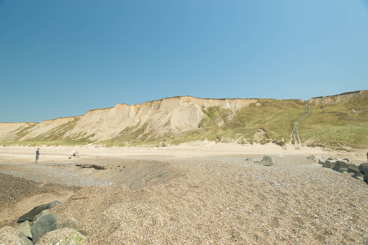 Blick auf die Steilküste am Bovbjerg Strand vom Meer aus