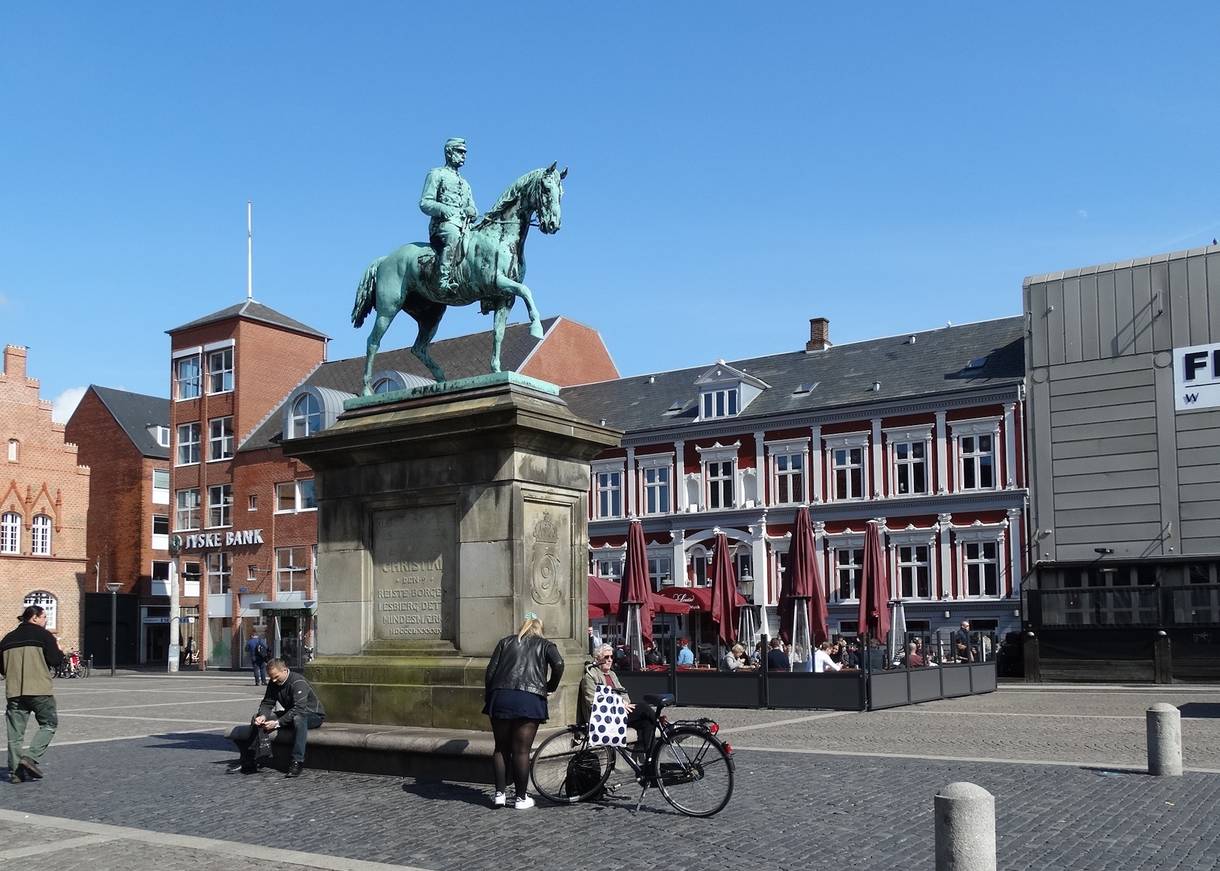 Statue von Christian IX auf einem Pferd