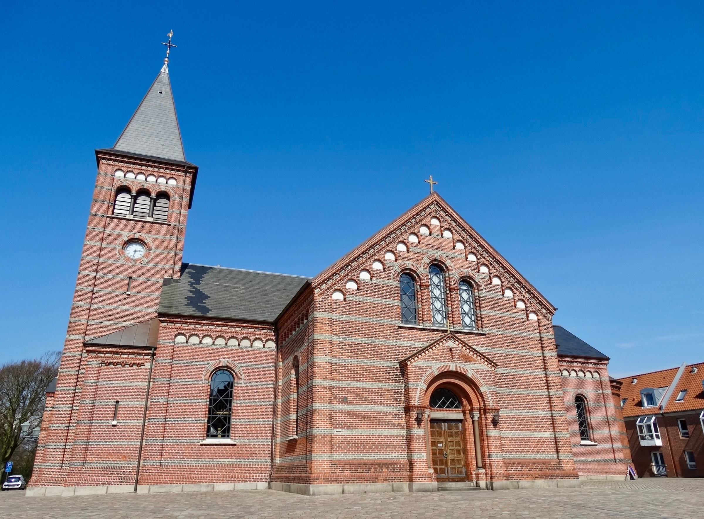 Backsteinkirche im neoromantischen Baustil