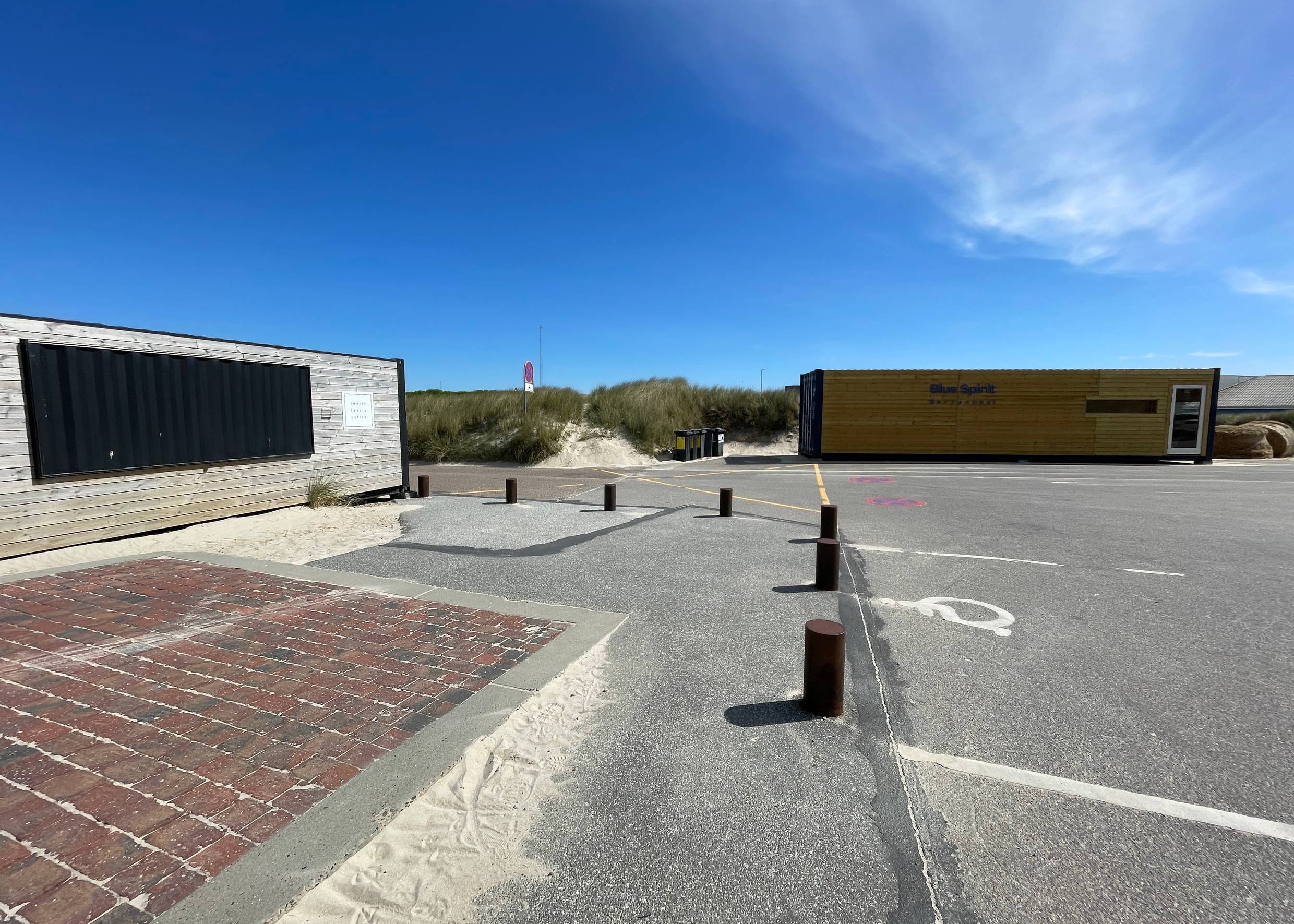 Blick auf den Parkplatz von der Düne herab