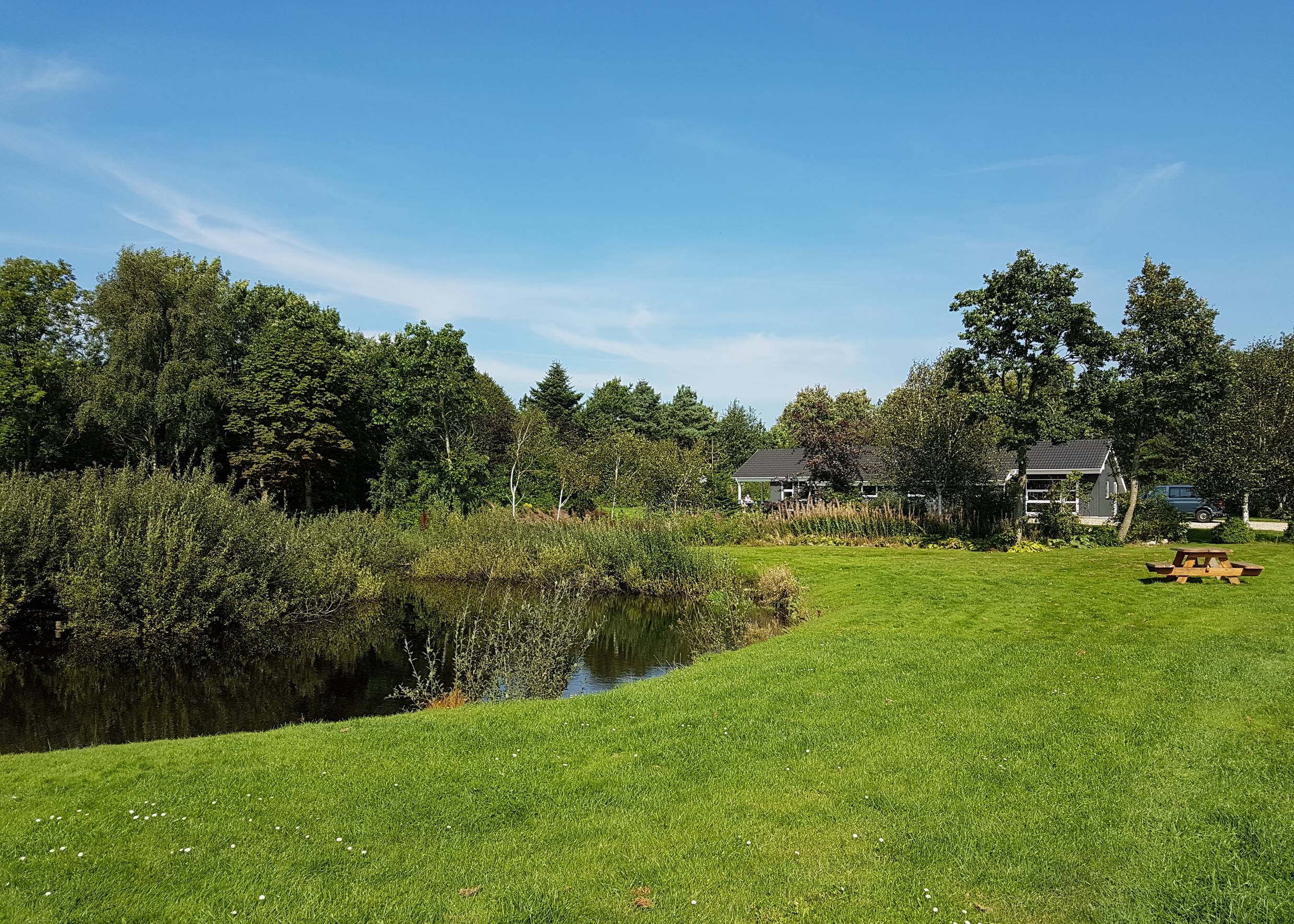 Ferienhaus im Grünen an einem kleinen See