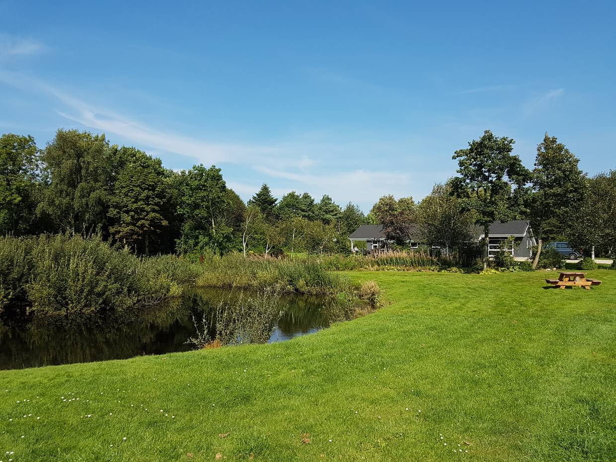 Ferienhaus im Grünen an einem kleinen See