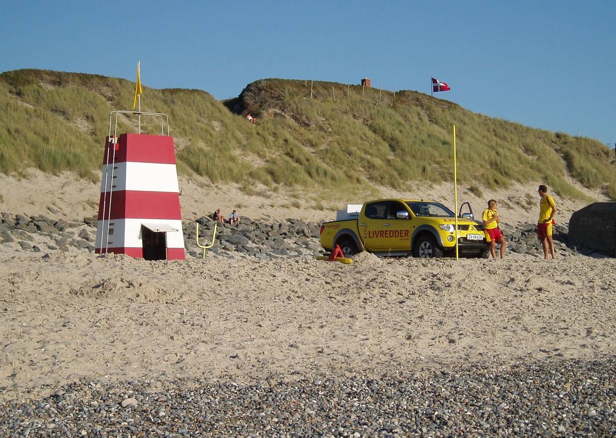 Rettungsschwimmer an einem Nordseestrand