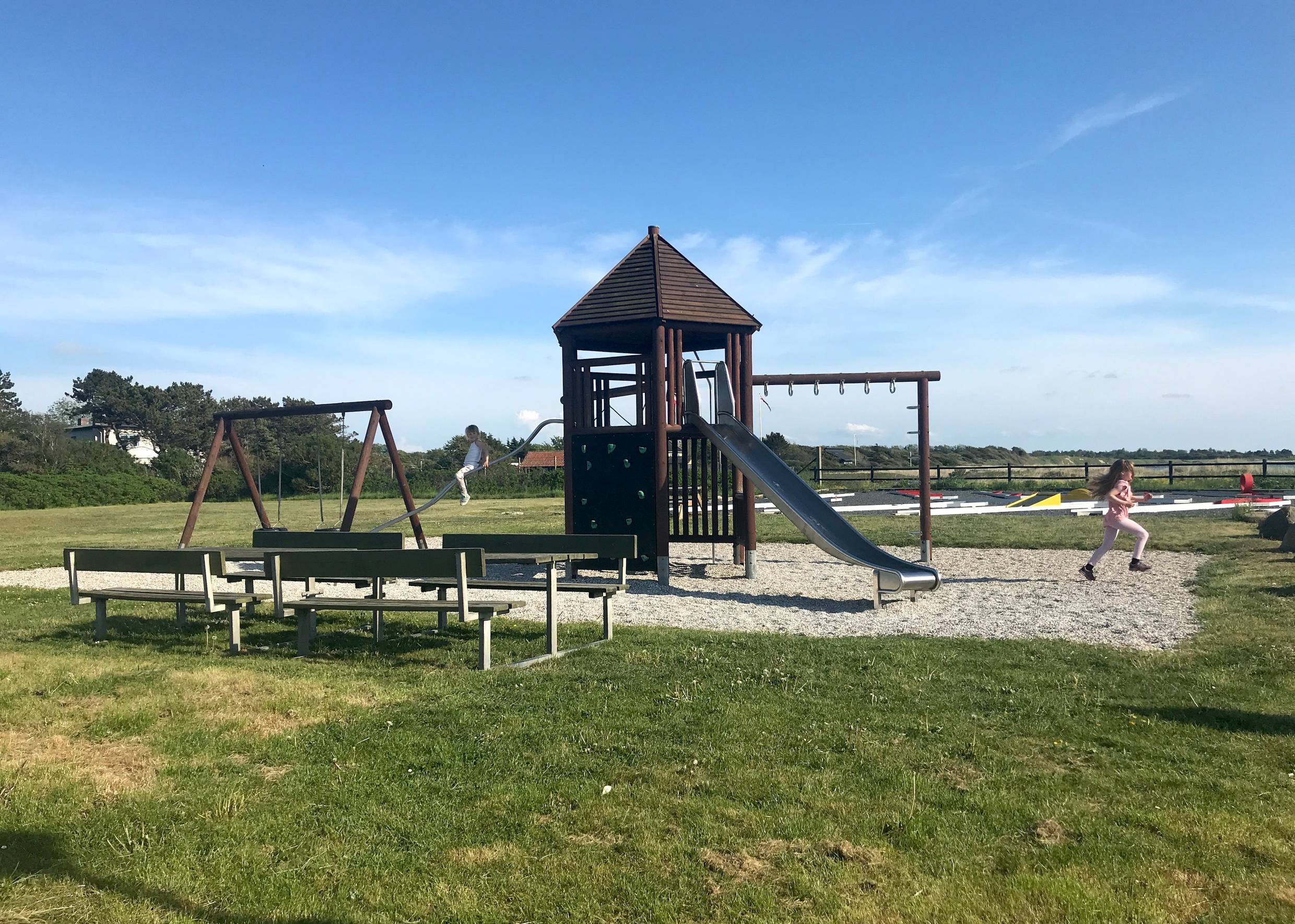 Klettergerüste auf einem Spielplatz