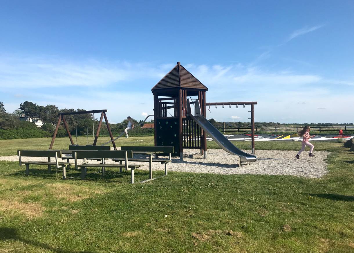 Klettergerüste auf einem Spielplatz
