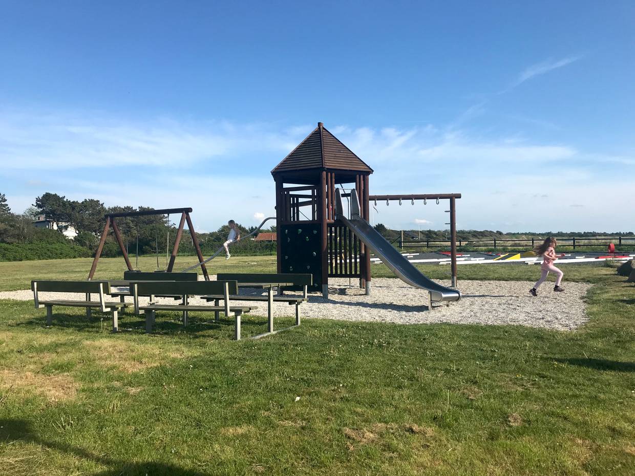 Klettergerüste auf einem Spielplatz