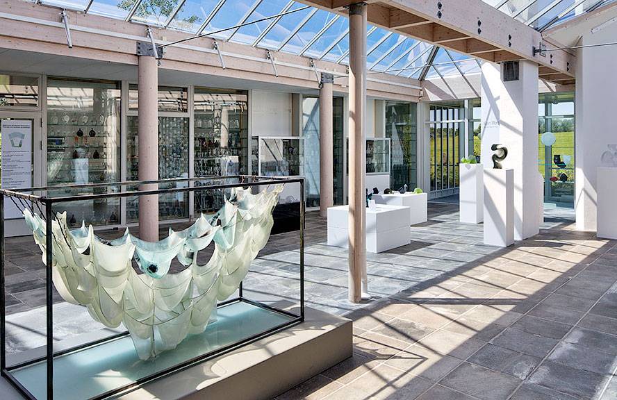 Ausstellungsraum in einem Glasmuseum
