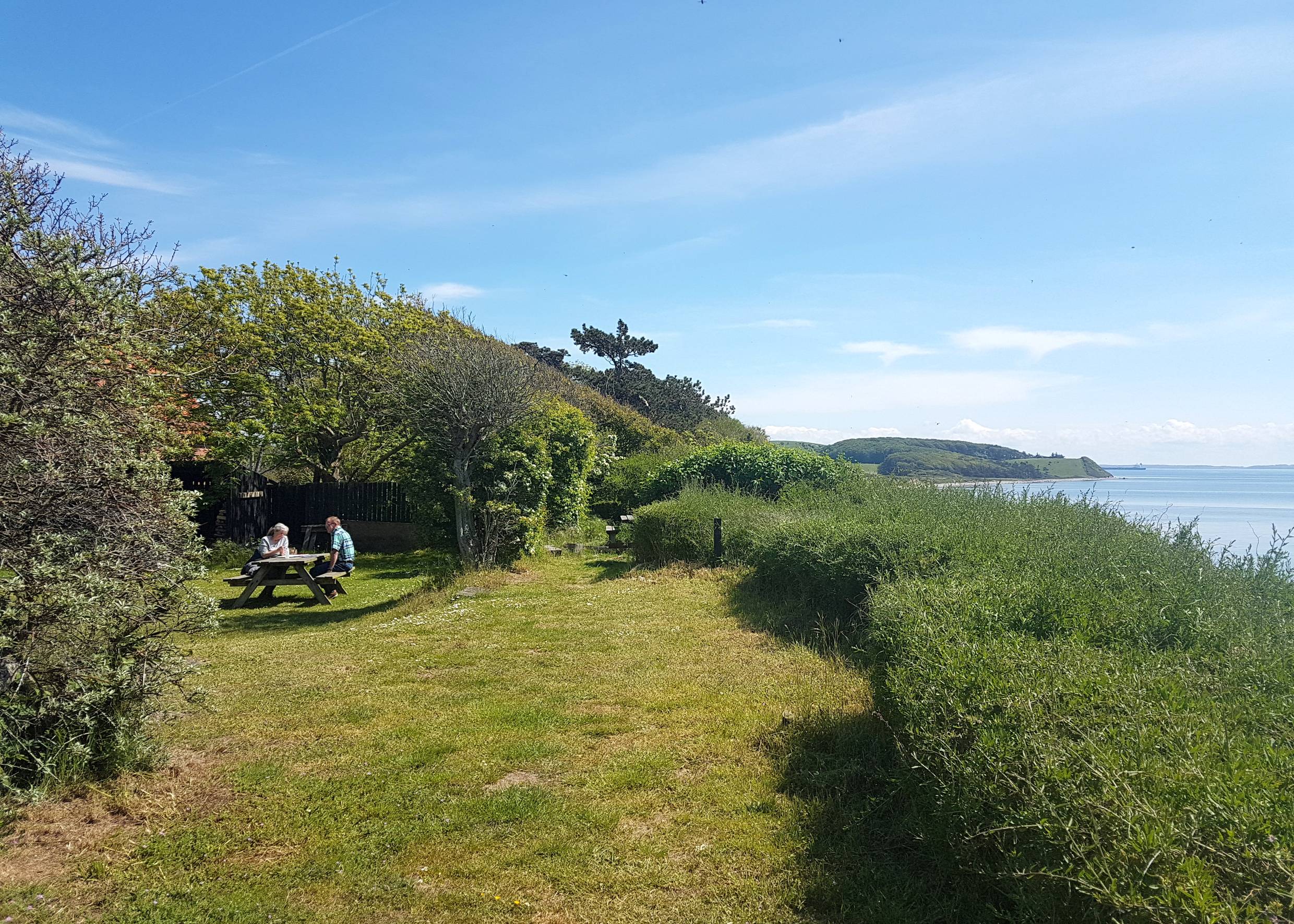 Picknickplatz im Garten des Leuchtturms