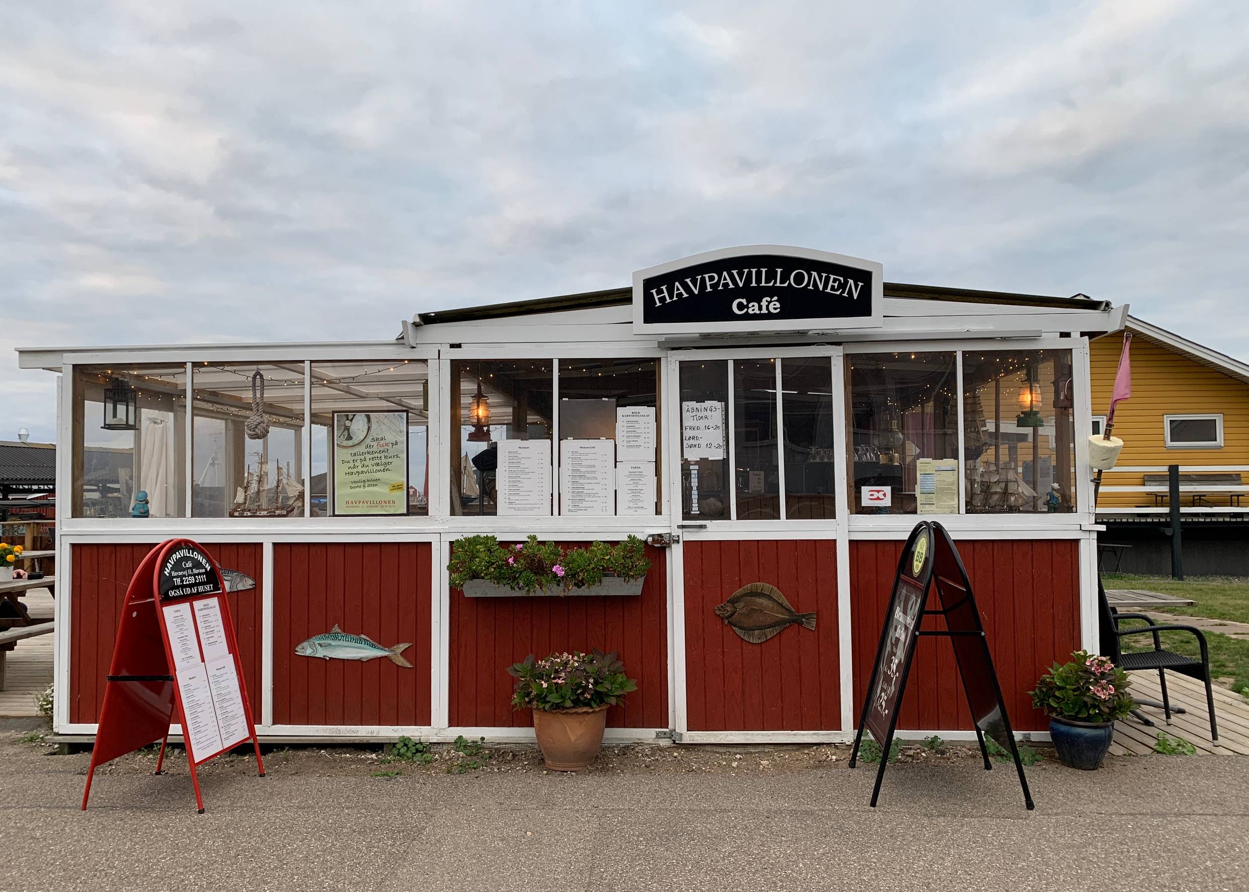 Typischer Imbiss am Hafen von Havnsø
